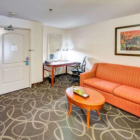 Hilton Garden Inn Portland Airport Exterior photo