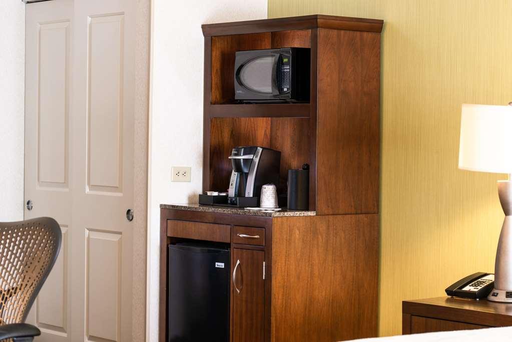Hilton Garden Inn Portland Airport Room photo