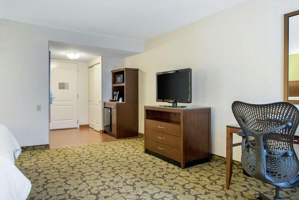 Hilton Garden Inn Portland Airport Room photo