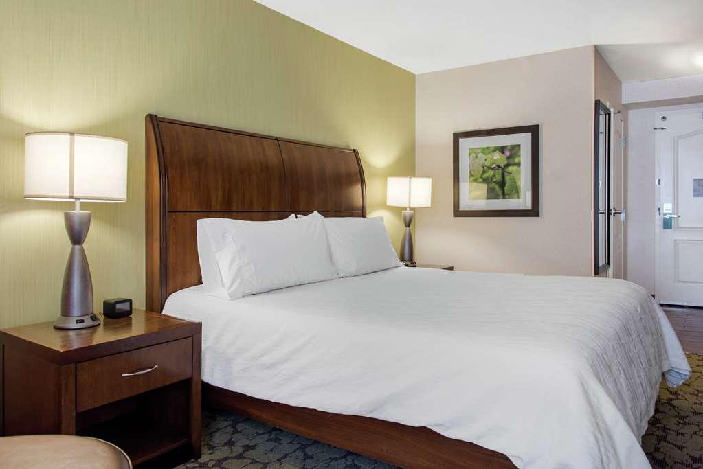 Hilton Garden Inn Portland Airport Room photo