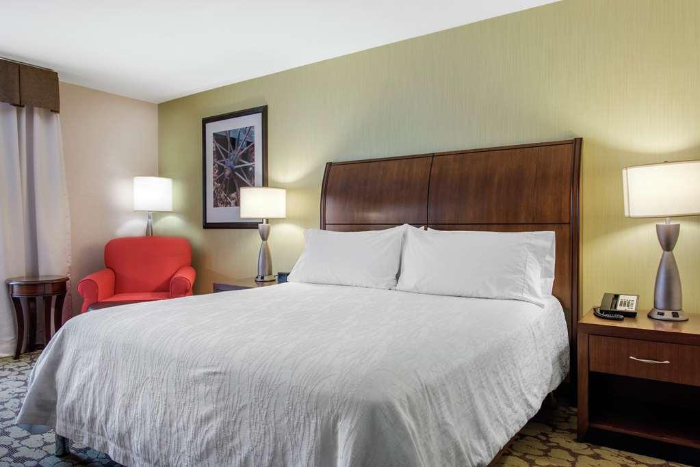 Hilton Garden Inn Portland Airport Room photo