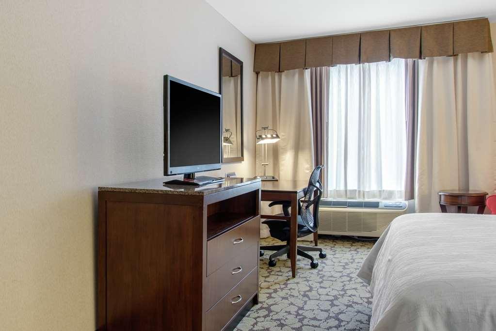 Hilton Garden Inn Portland Airport Room photo