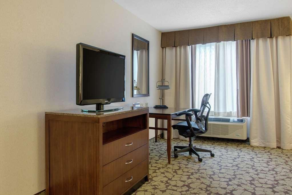 Hilton Garden Inn Portland Airport Room photo