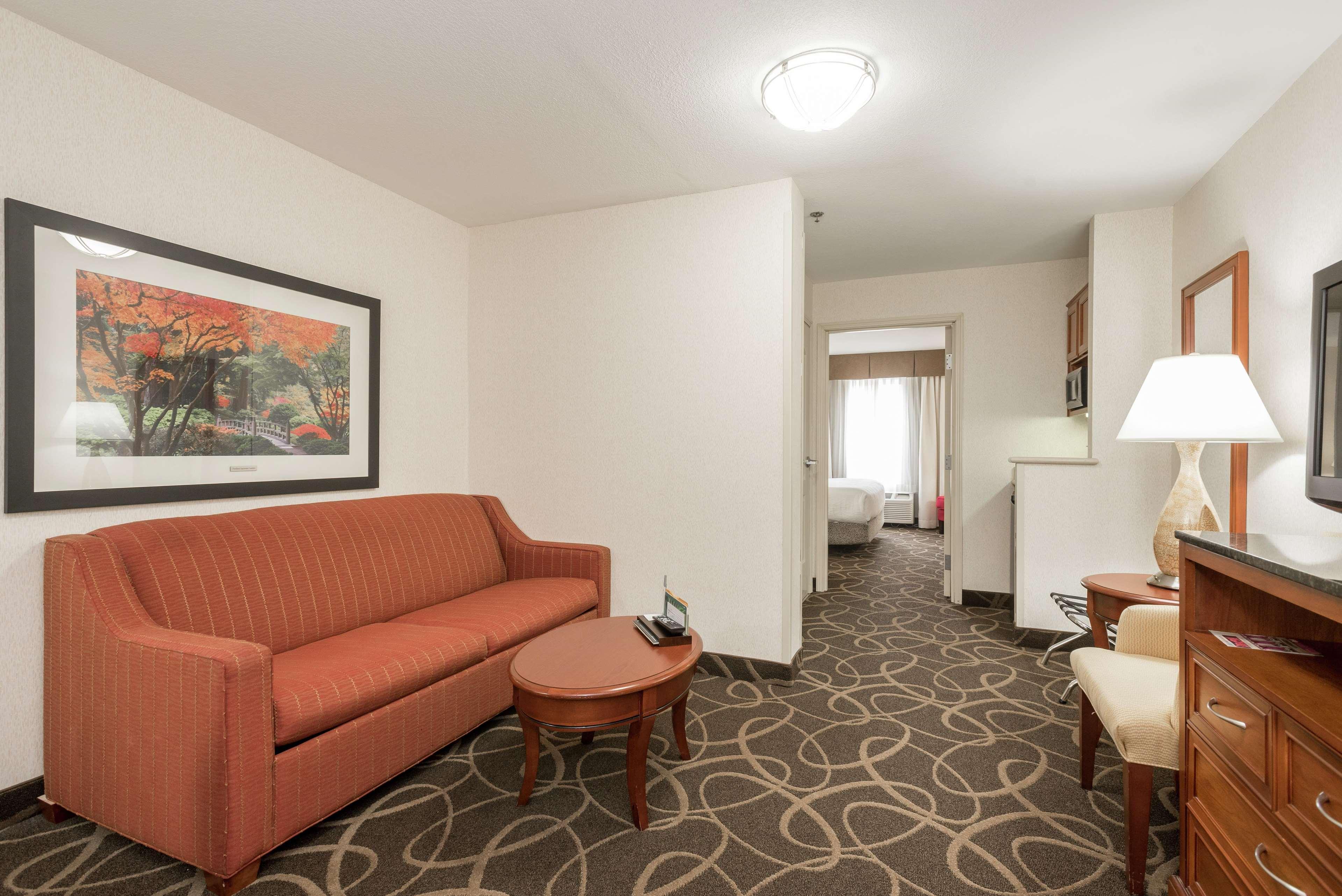 Hilton Garden Inn Portland Airport Exterior photo