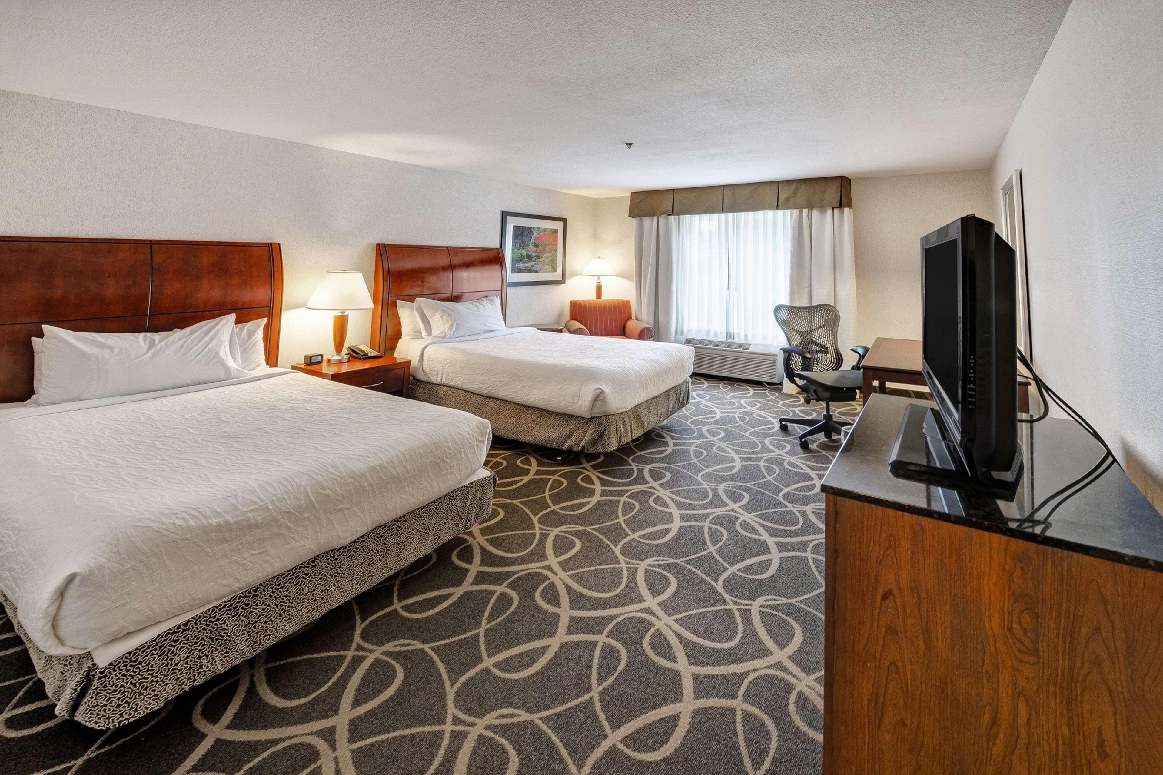 Hilton Garden Inn Portland Airport Exterior photo