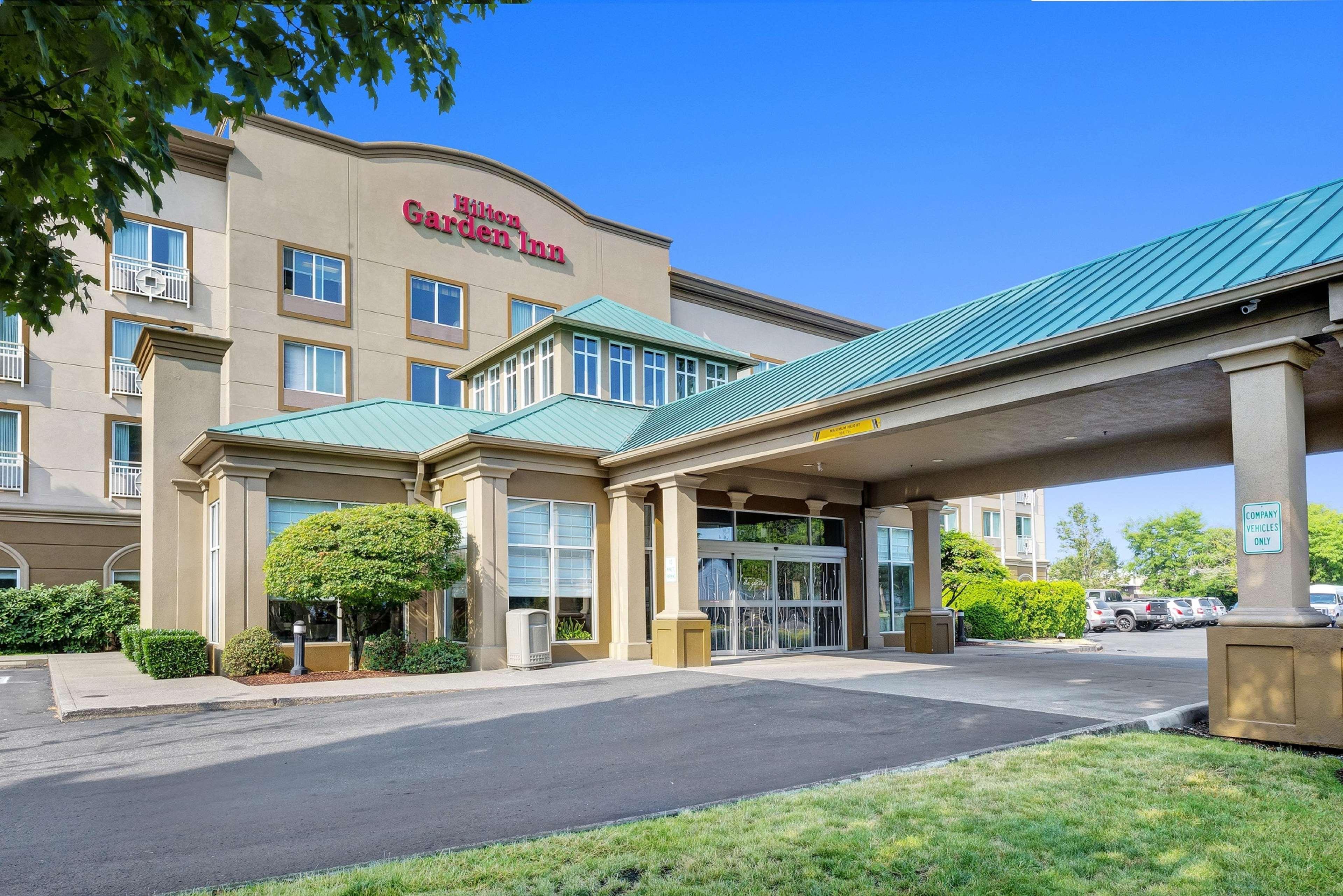 Hilton Garden Inn Portland Airport Exterior photo