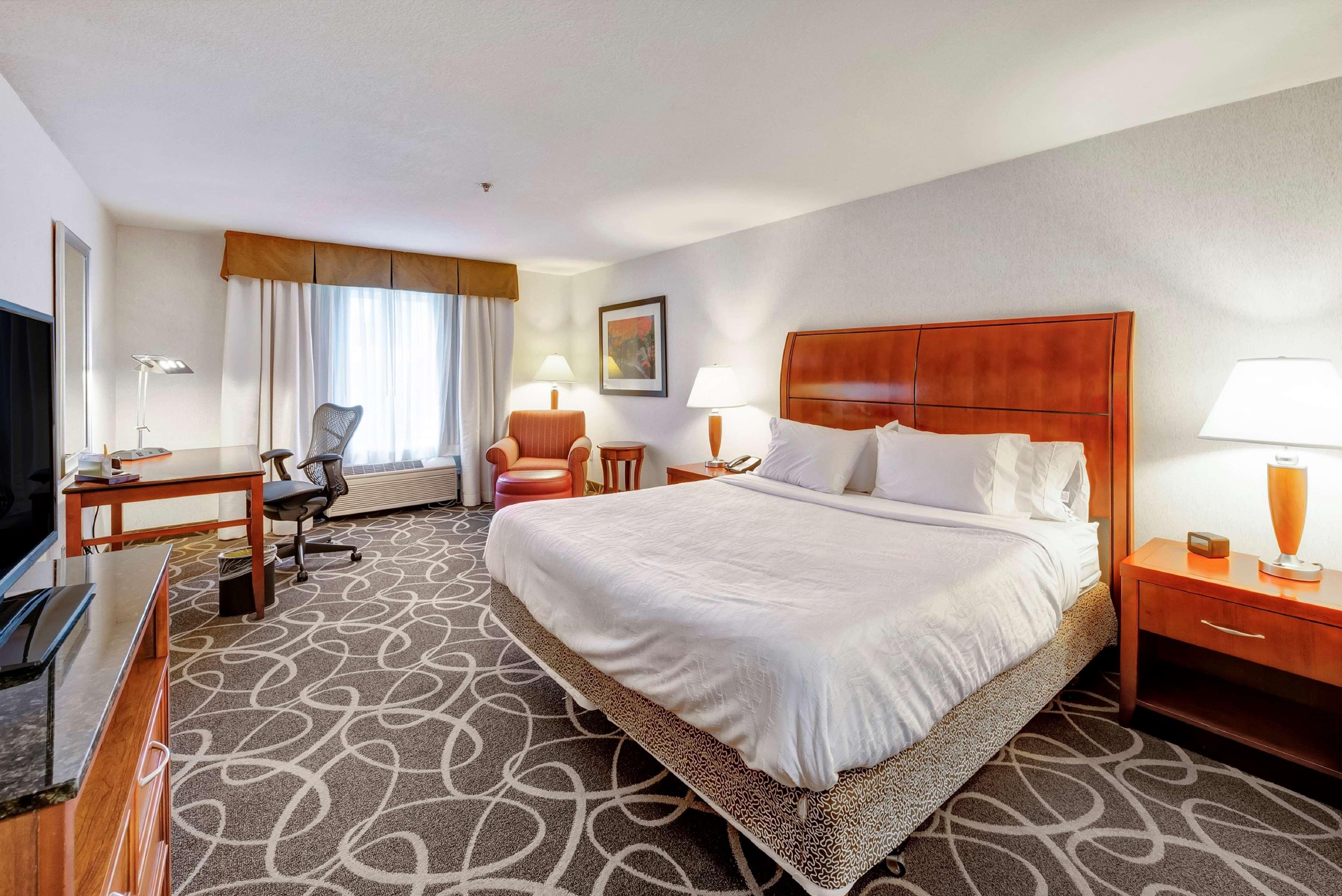 Hilton Garden Inn Portland Airport Exterior photo