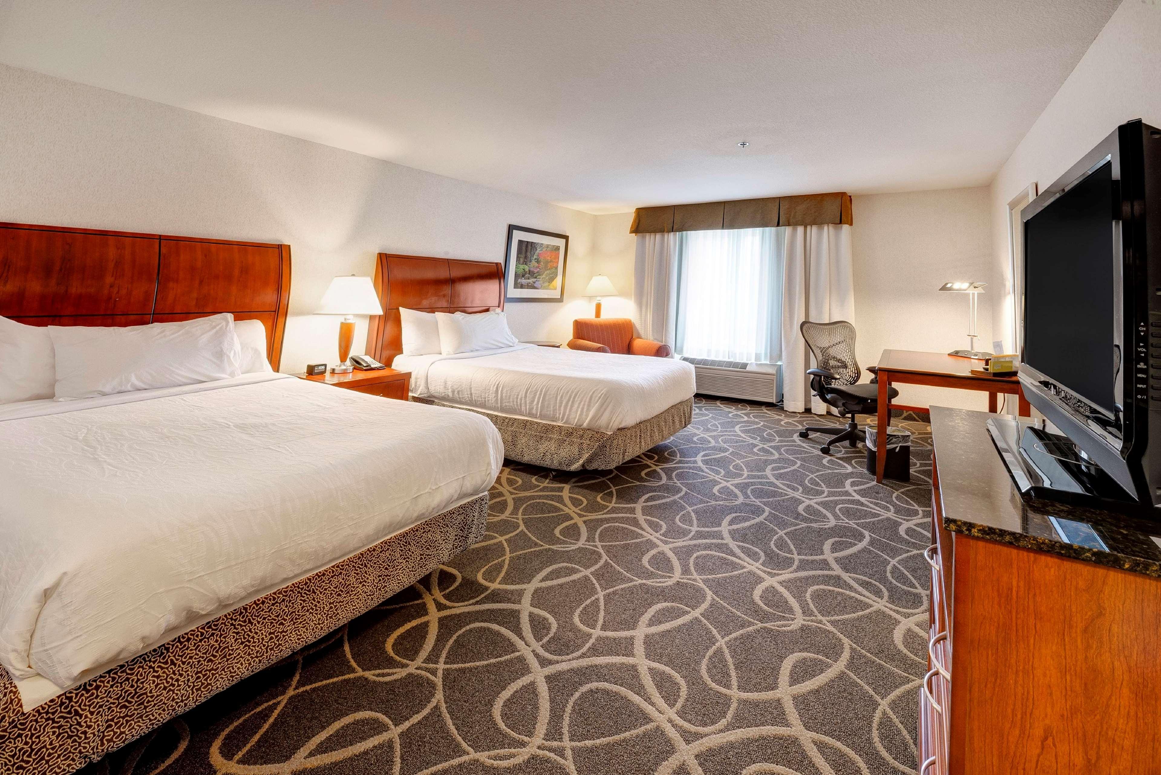 Hilton Garden Inn Portland Airport Exterior photo
