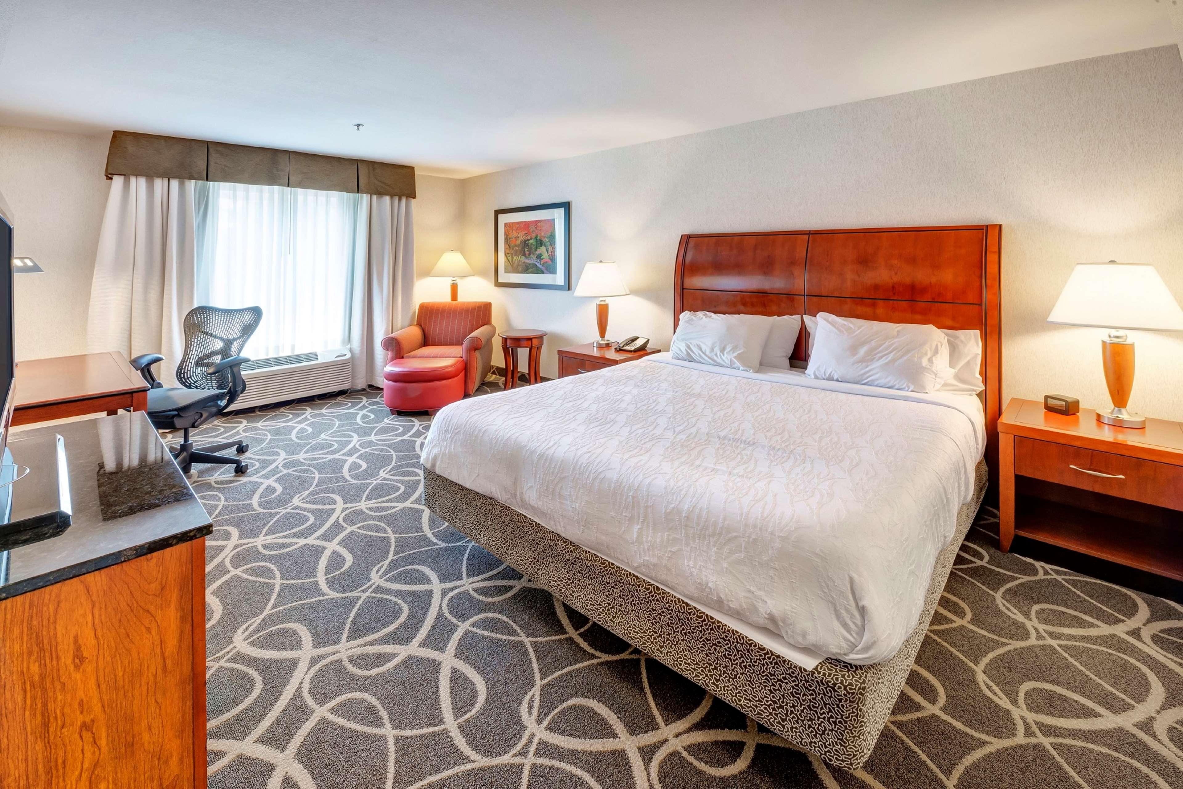 Hilton Garden Inn Portland Airport Exterior photo