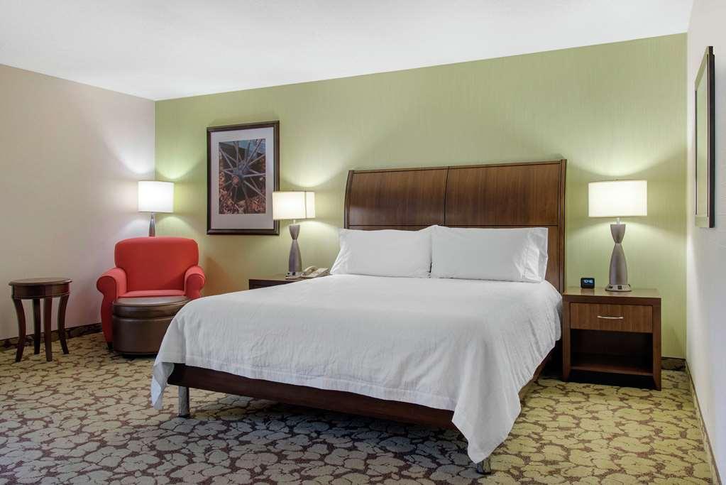 Hilton Garden Inn Portland Airport Room photo