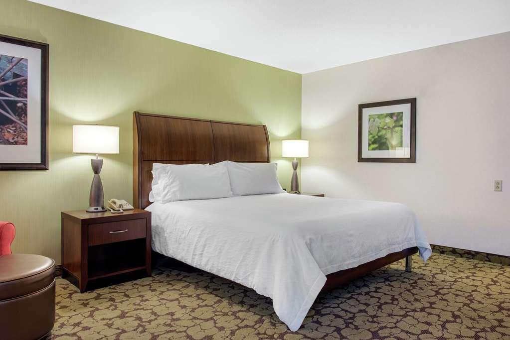 Hilton Garden Inn Portland Airport Room photo