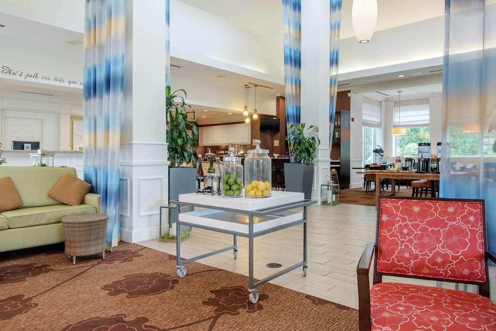 Hilton Garden Inn Portland Airport Interior photo