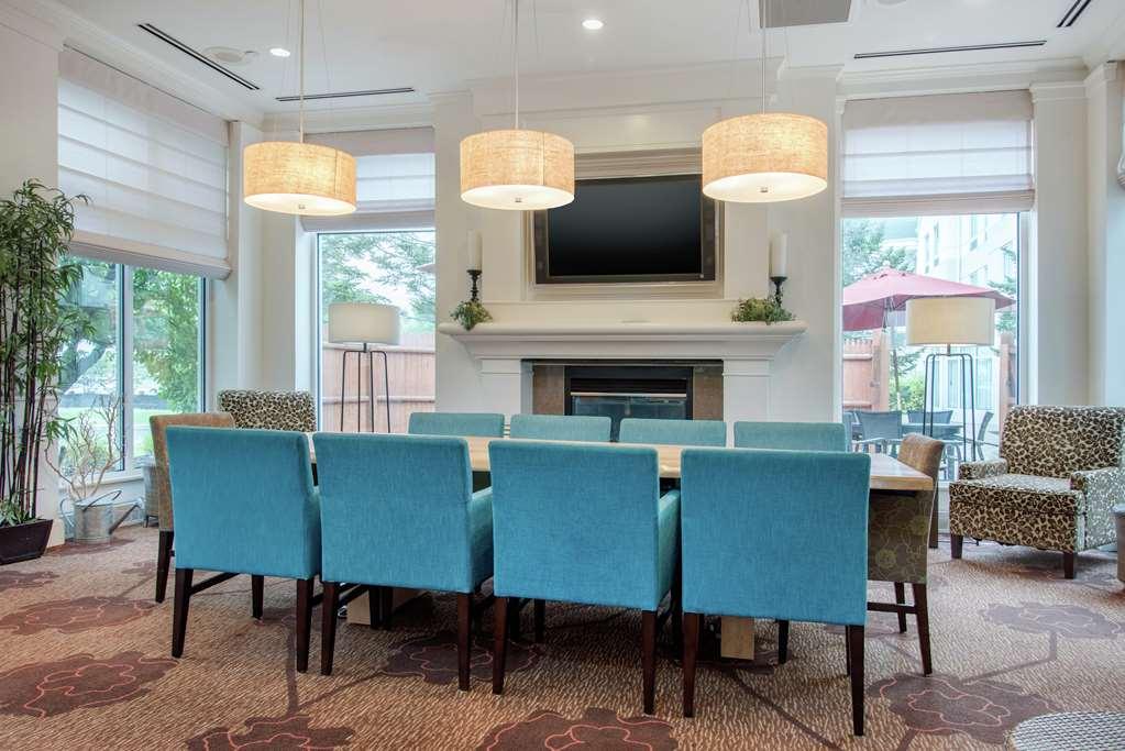 Hilton Garden Inn Portland Airport Interior photo