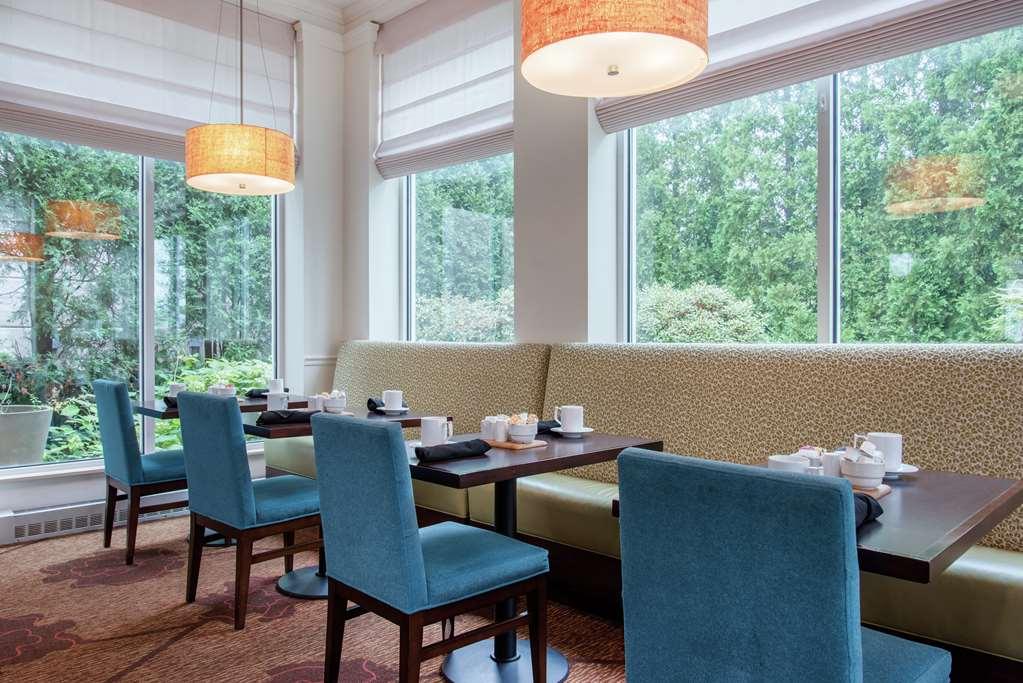 Hilton Garden Inn Portland Airport Restaurant photo