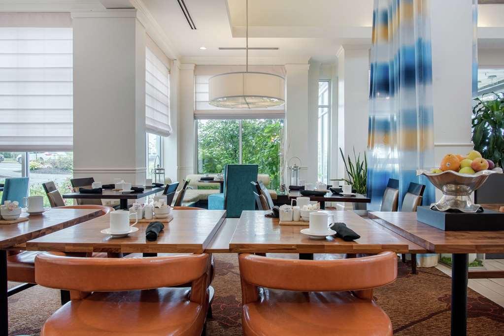 Hilton Garden Inn Portland Airport Restaurant photo