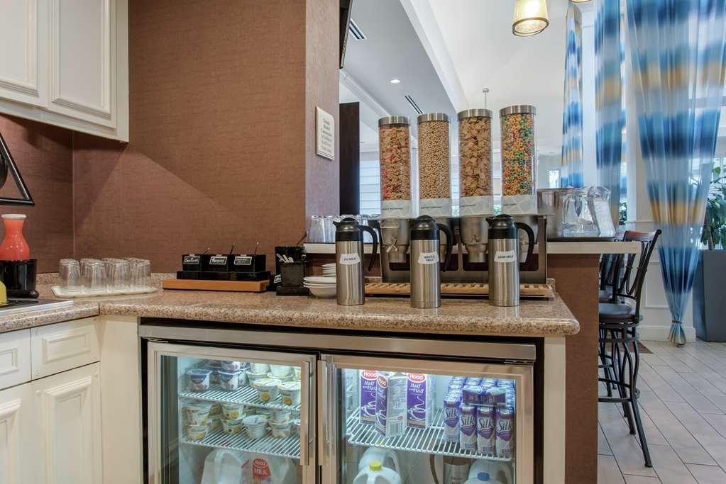 Hilton Garden Inn Portland Airport Restaurant photo
