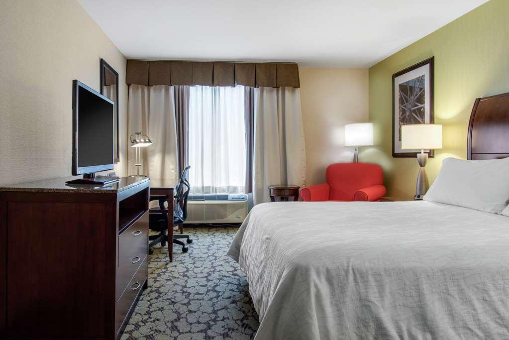 Hilton Garden Inn Portland Airport Room photo