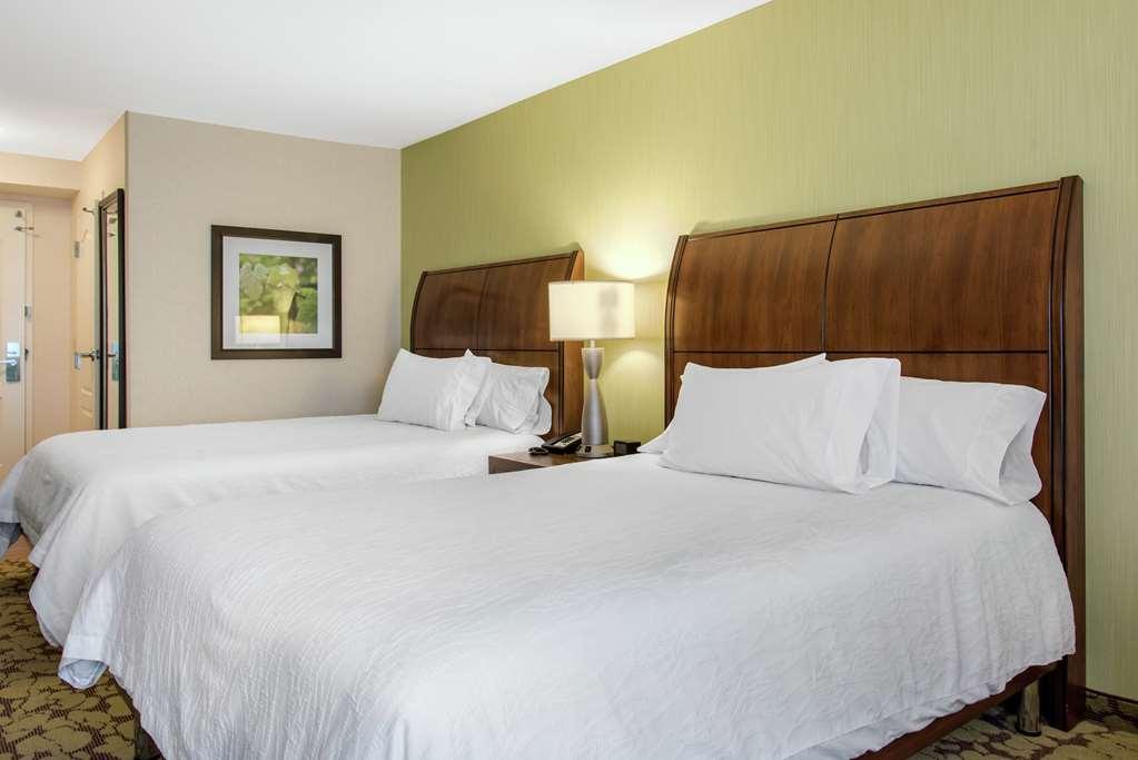 Hilton Garden Inn Portland Airport Room photo
