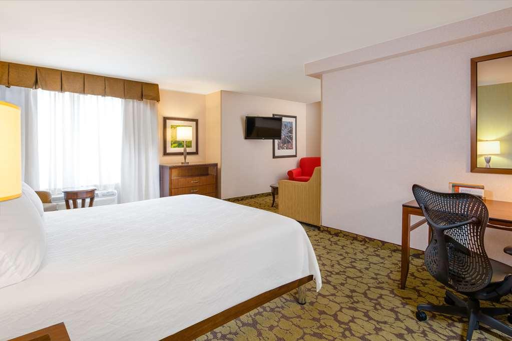 Hilton Garden Inn Portland Airport Room photo