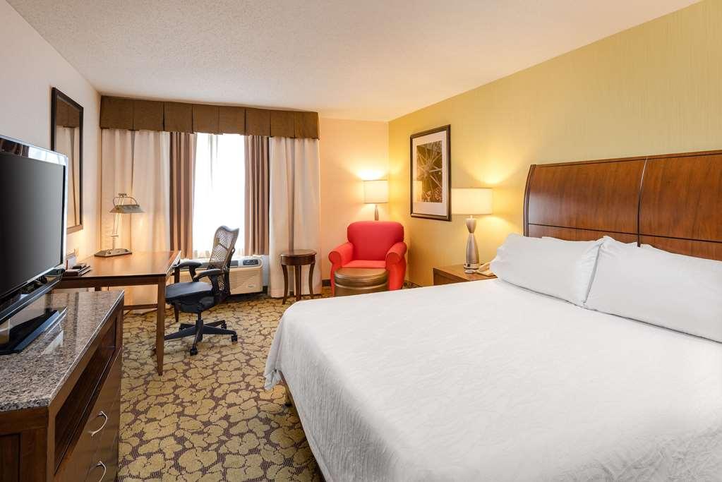 Hilton Garden Inn Portland Airport Room photo