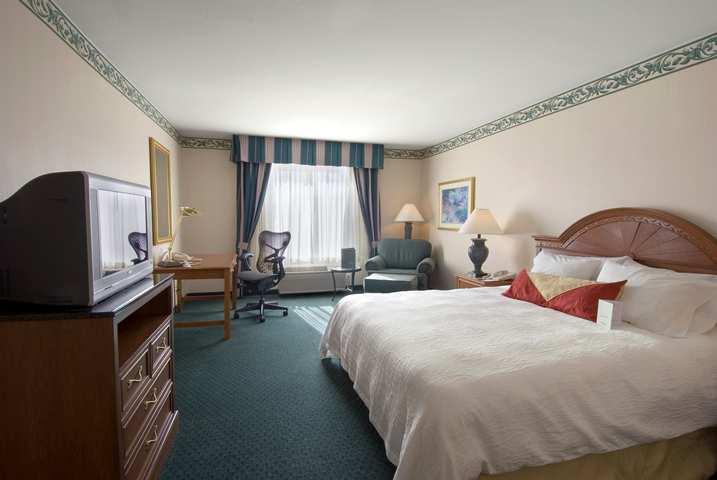 Hilton Garden Inn Portland Airport Exterior photo