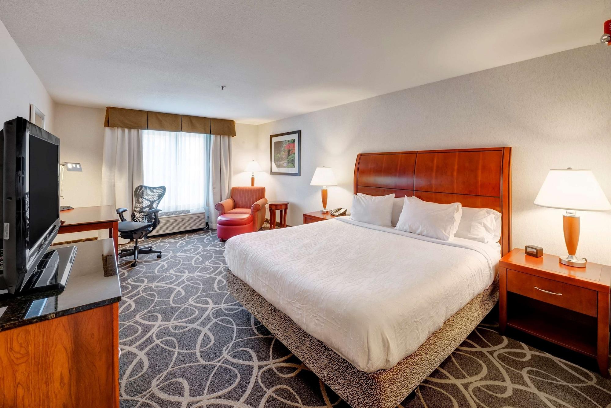 Hilton Garden Inn Portland Airport Exterior photo