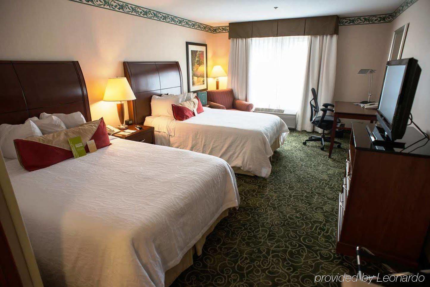 Hilton Garden Inn Portland Airport Exterior photo