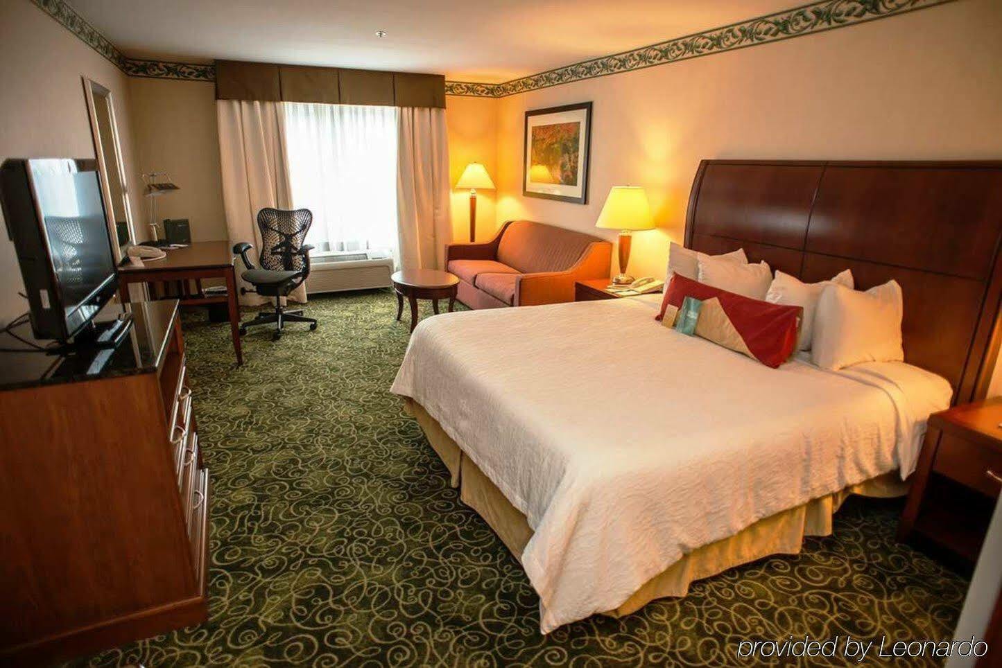 Hilton Garden Inn Portland Airport Exterior photo