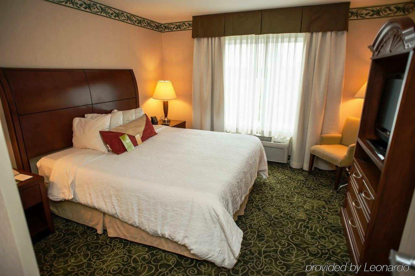 Hilton Garden Inn Portland Airport Exterior photo