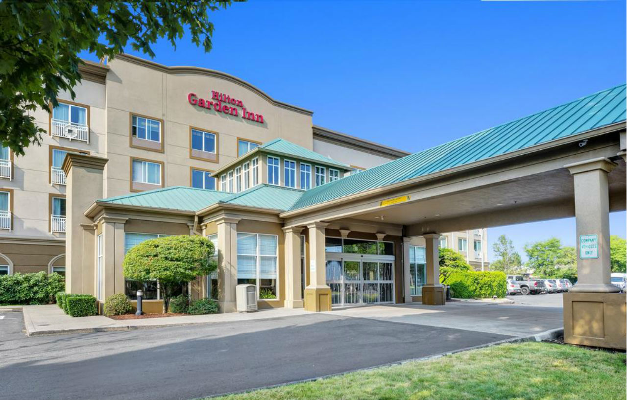 Hilton Garden Inn Portland Airport Exterior photo
